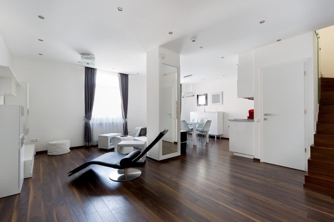 Budapest Central Square 2 Bedrooms Suite - Michaelides Voeroesmarty Square Residences ภายนอก รูปภาพ