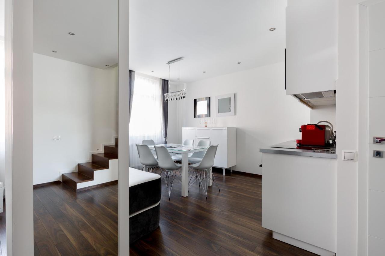 Budapest Central Square 2 Bedrooms Suite - Michaelides Voeroesmarty Square Residences ภายนอก รูปภาพ