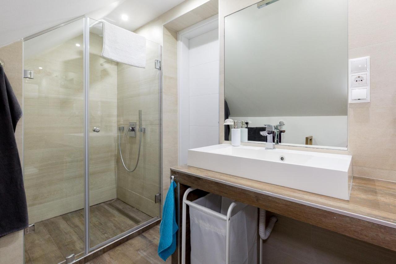Budapest Central Square 2 Bedrooms Suite - Michaelides Voeroesmarty Square Residences ภายนอก รูปภาพ