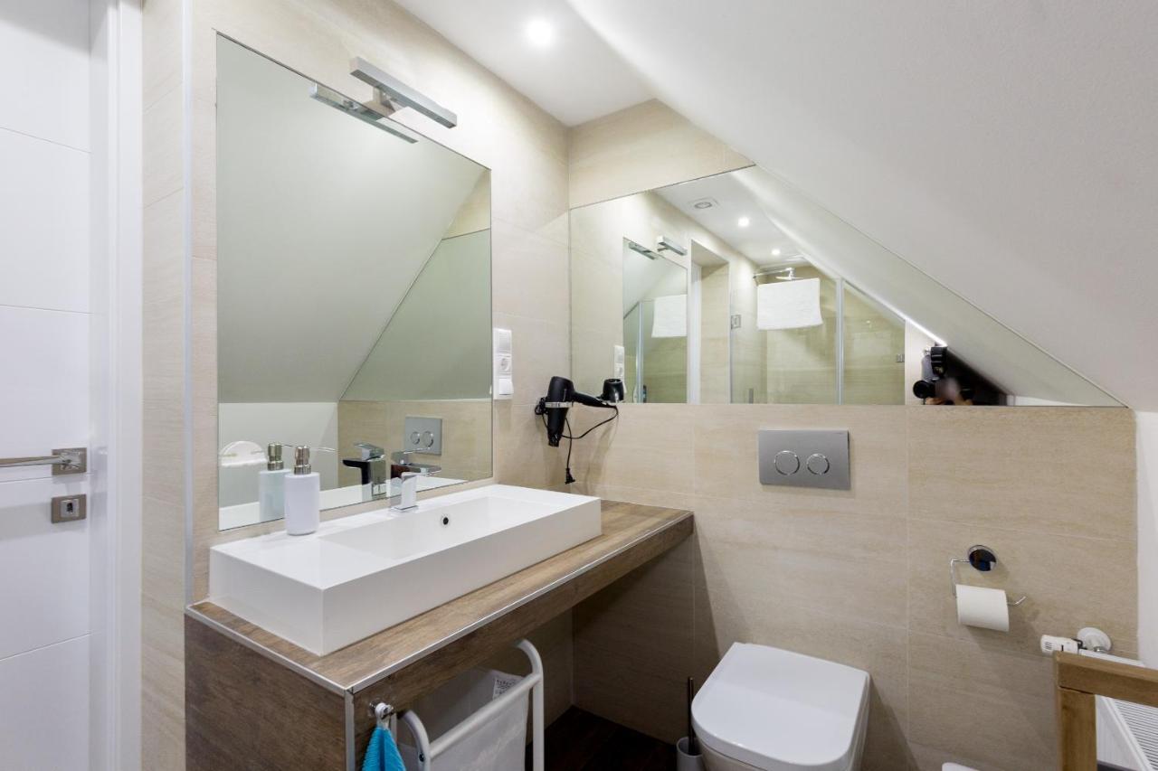 Budapest Central Square 2 Bedrooms Suite - Michaelides Voeroesmarty Square Residences ภายนอก รูปภาพ
