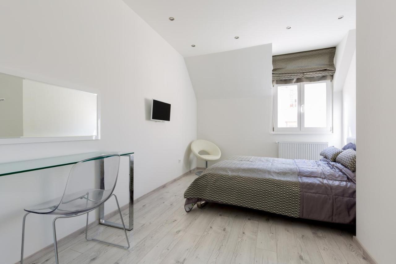 Budapest Central Square 2 Bedrooms Suite - Michaelides Voeroesmarty Square Residences ภายนอก รูปภาพ