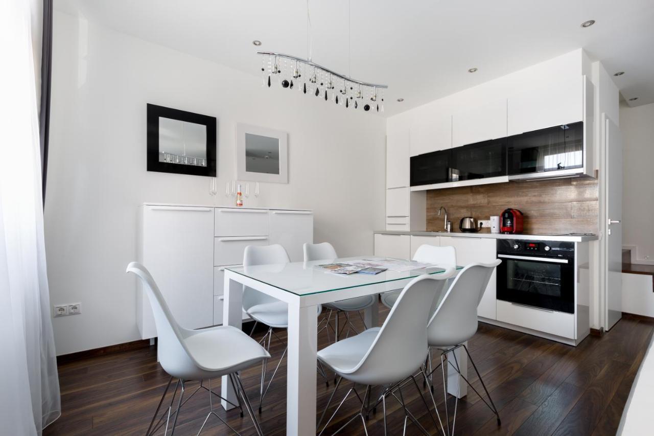 Budapest Central Square 2 Bedrooms Suite - Michaelides Voeroesmarty Square Residences ภายนอก รูปภาพ